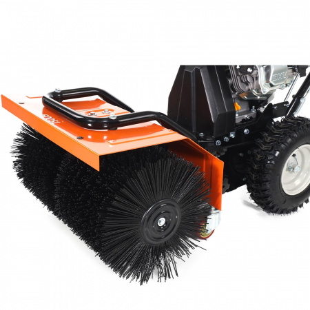 Бензиновая самоходная подметальная машина YARD FOX 600 SL