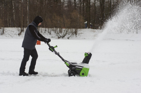 Снегоуборщик аккумуляторный GreenWorks GD82STK5 (АКБ 1х5Ач + ЗУ)